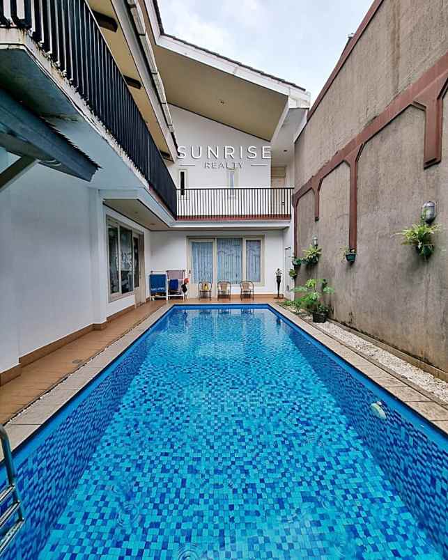 dijual rumah hampir ke pondok indah