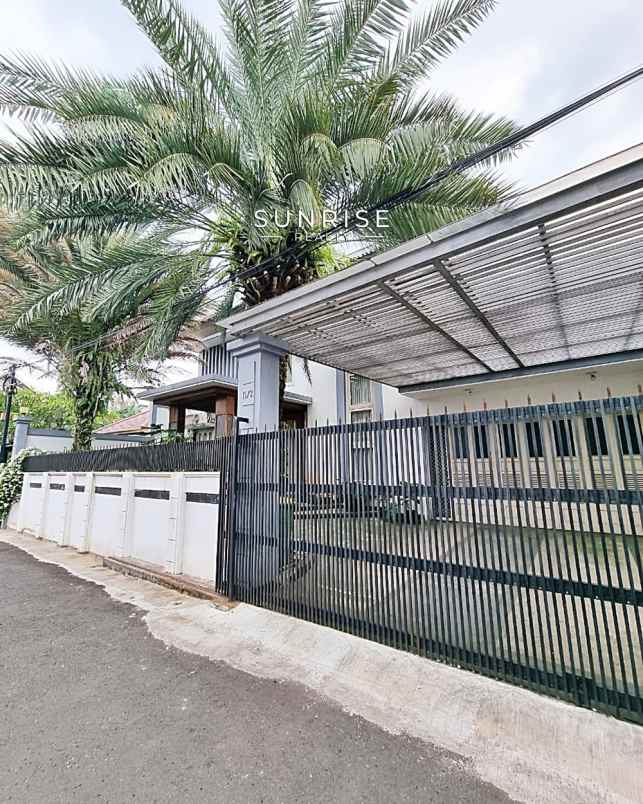 dijual rumah hampir ke pondok indah