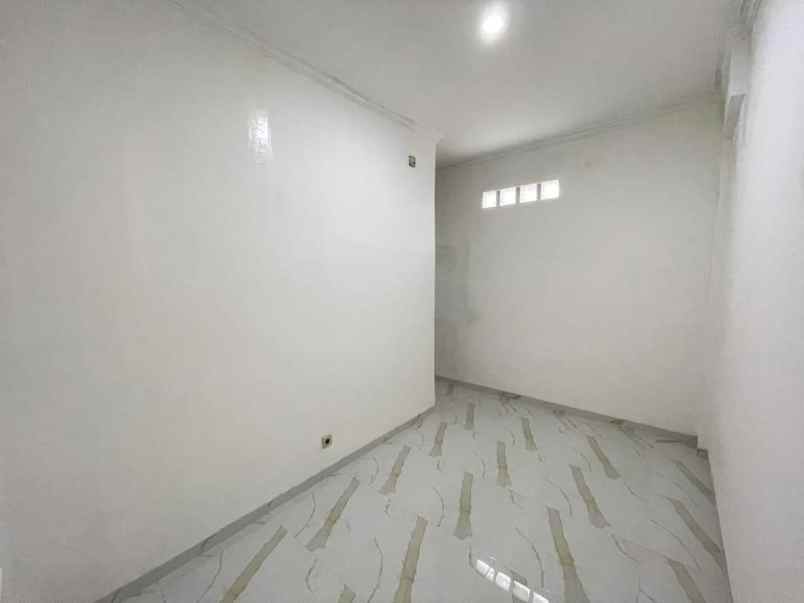 dijual rumah hook baru renov di depok limo