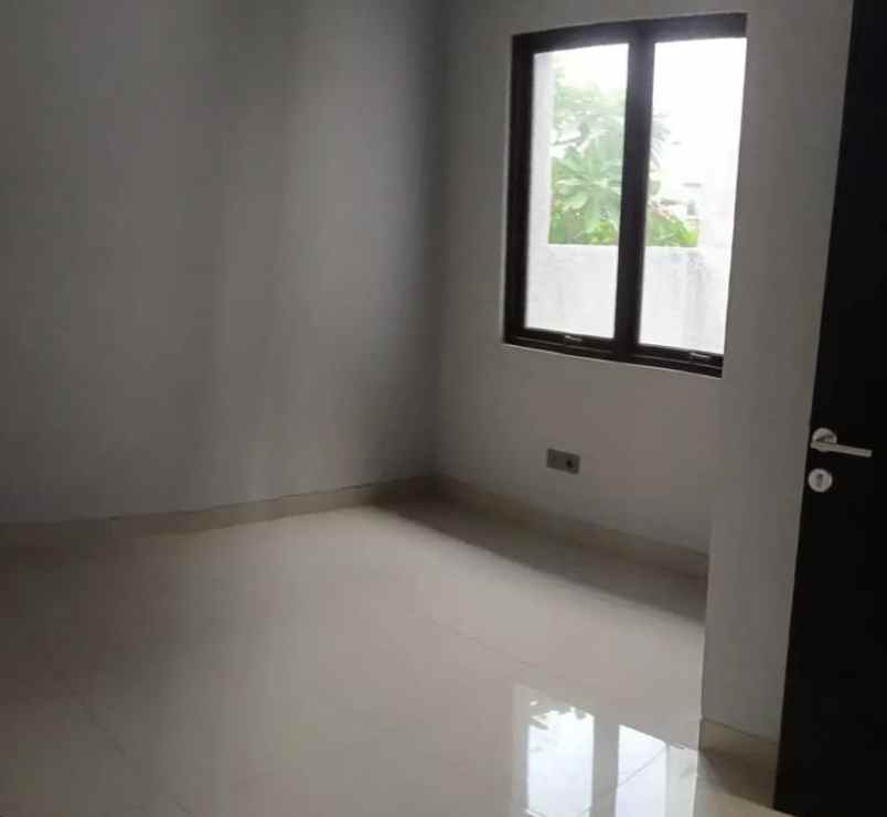 dijual rumah jagakarsa