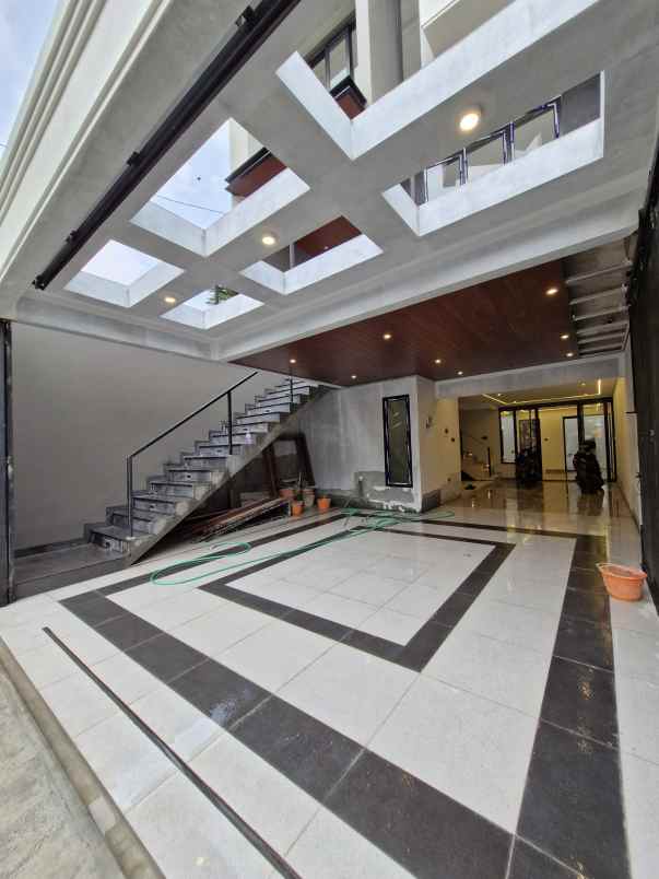 dijual rumah jagakarsa