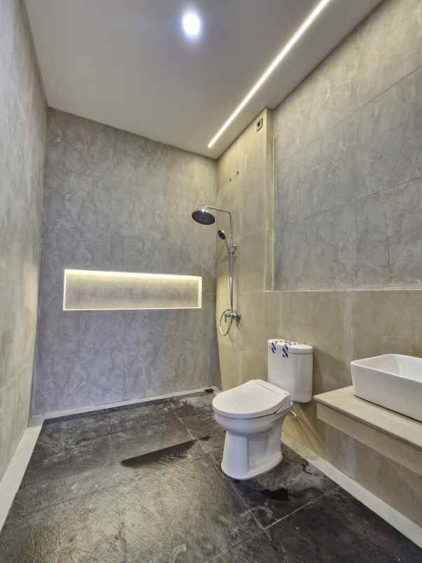 dijual rumah jagakarsa