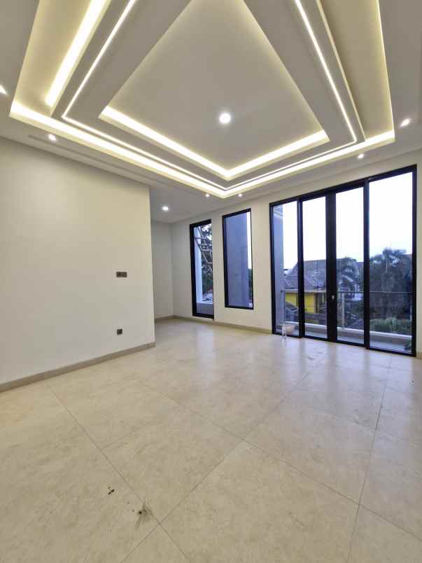 dijual rumah jagakarsa