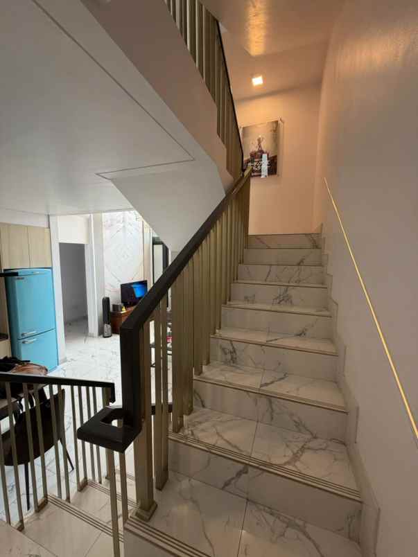 dijual rumah jakarta garden city asya