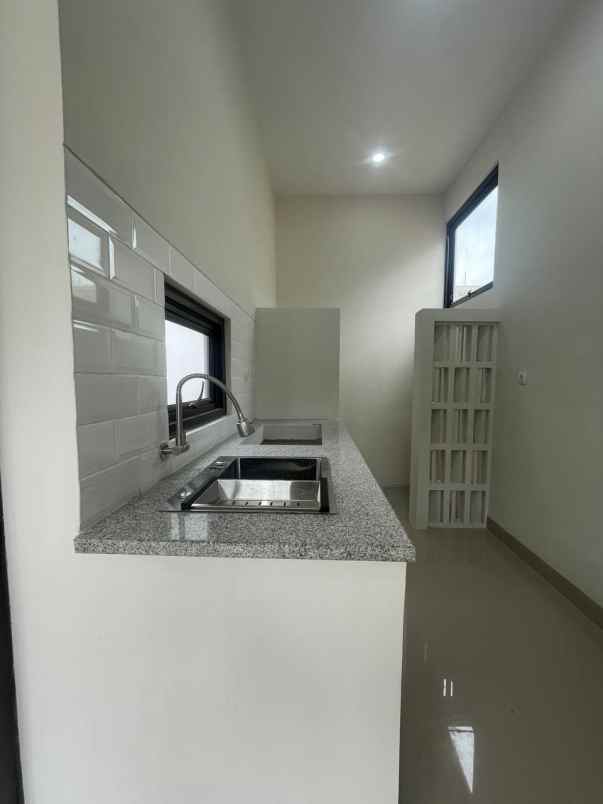 dijual rumah jalan alternatif kota