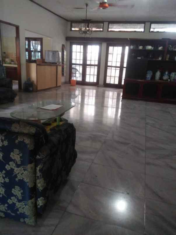 dijual rumah jalan anggur barat ii