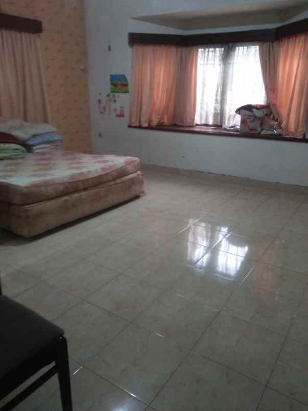 dijual rumah jalan anggur barat ii