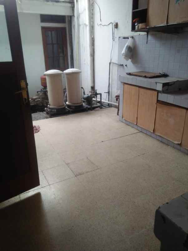 dijual rumah jalan anggur barat ii