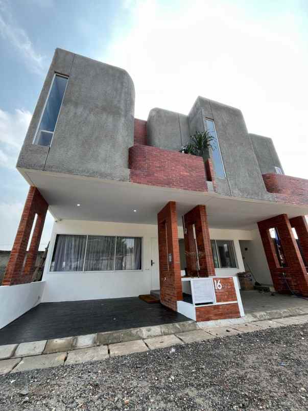 dijual rumah jalan arya putra