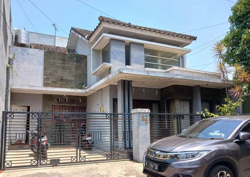 dijual rumah jalan bunga bunga suhat
