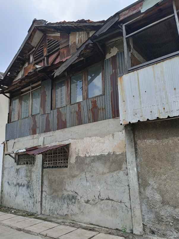 dijual rumah jalan gunung sahari