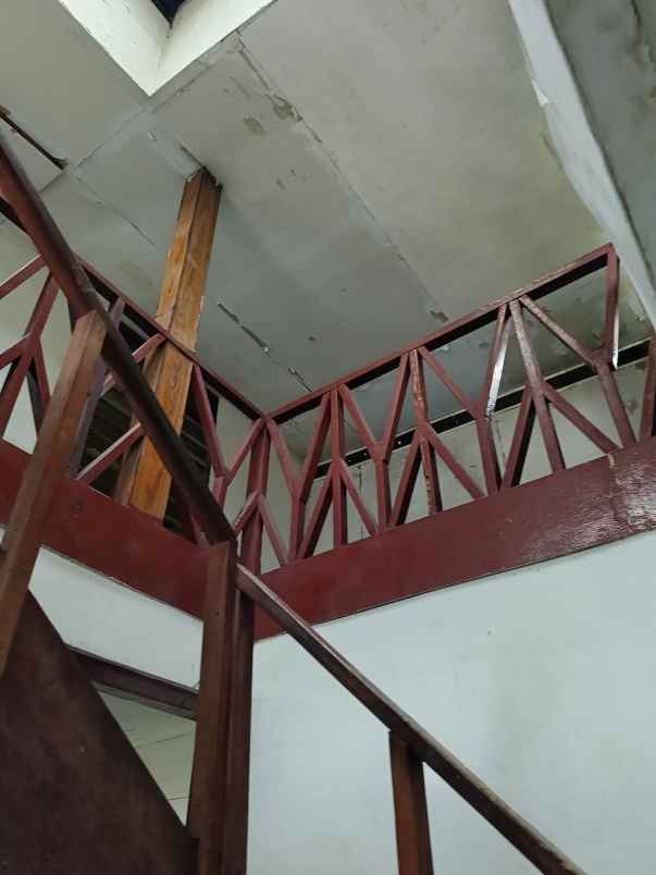 dijual rumah jalan gunung sahari