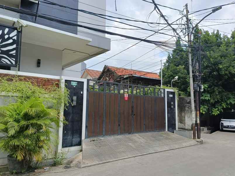 dijual rumah jalan gunung sahari