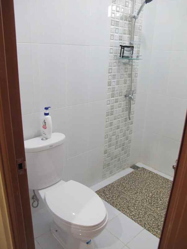 dijual rumah jalan haji saaba meruya