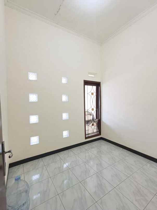 dijual rumah jalan ikan nila blimbing