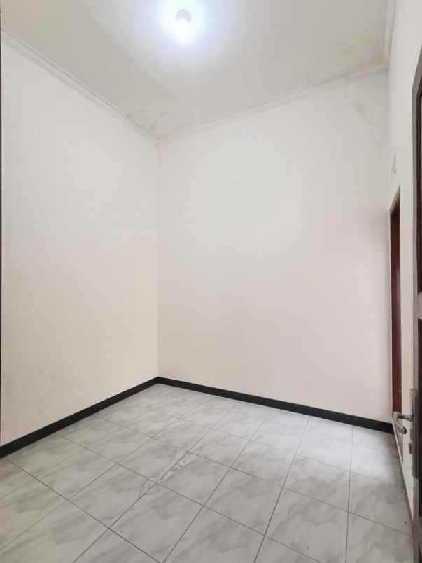 dijual rumah jalan ikan nila blimbing