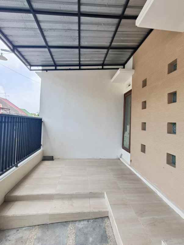 dijual rumah jalan ikan nila blimbing
