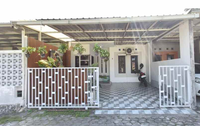 dijual rumah jalan imogiri barat