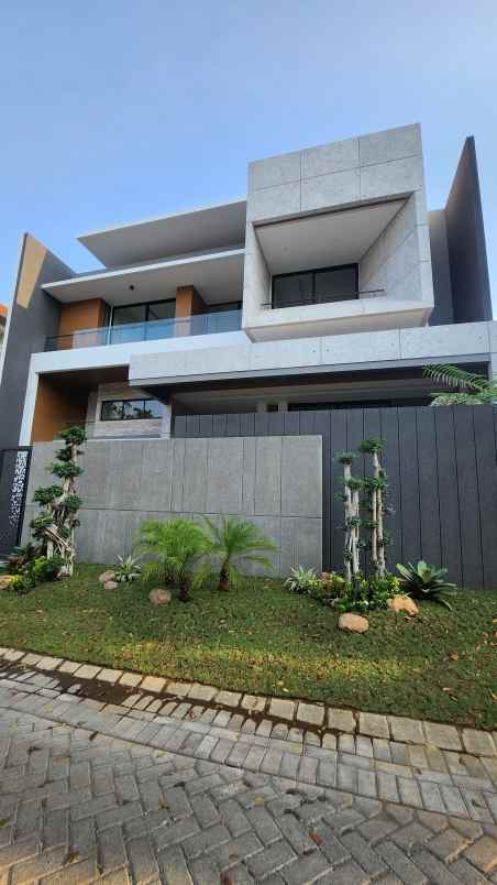 dijual rumah jalan jalan pakuwon indah