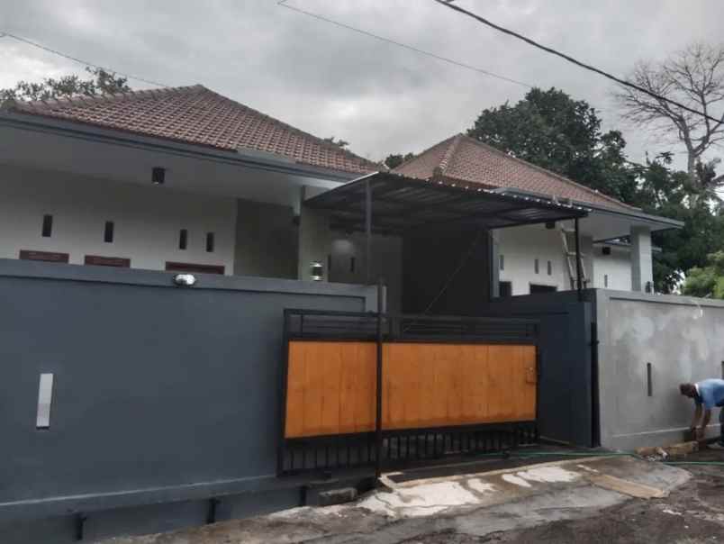 dijual rumah jalan karang suwung