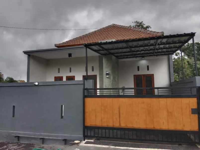 dijual rumah jalan karang suwung