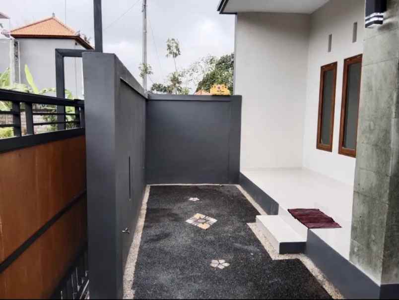 dijual rumah jalan karang suwung