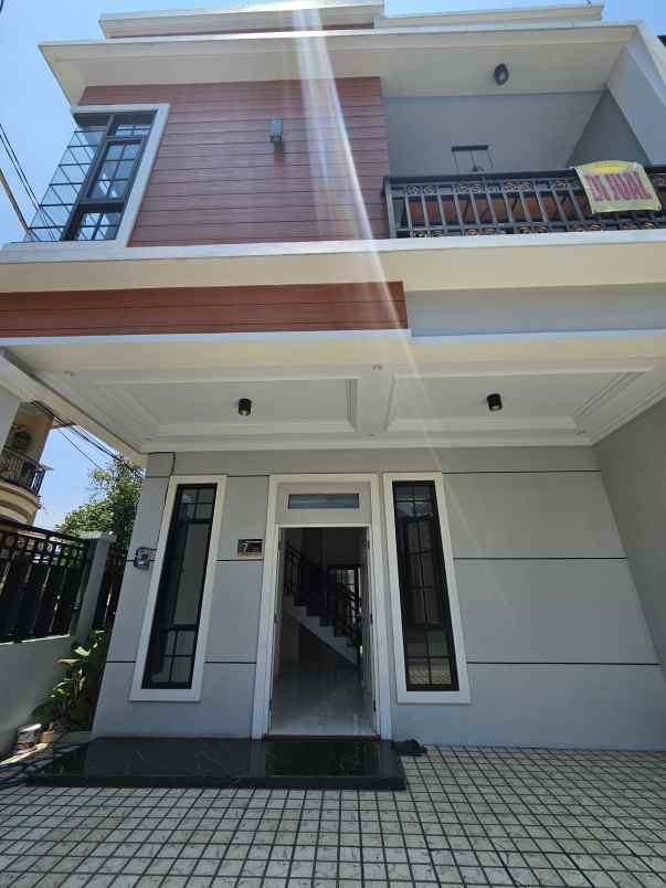 dijual rumah jalan komplek adhi karya