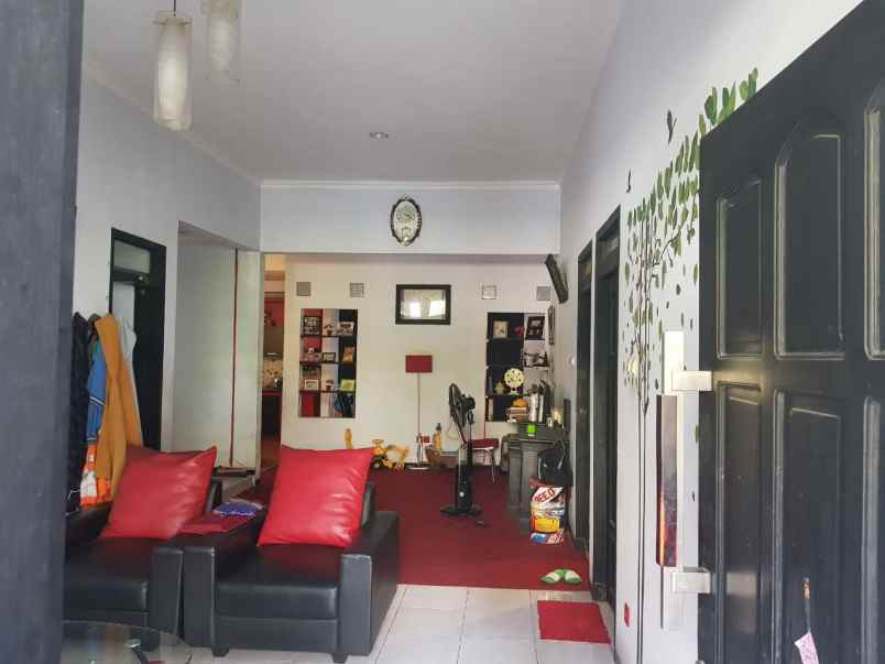 dijual rumah jalan kutisari selatan