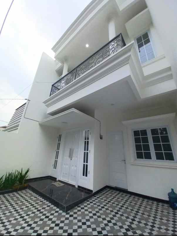 dijual rumah jalan malaka pondok kelapa