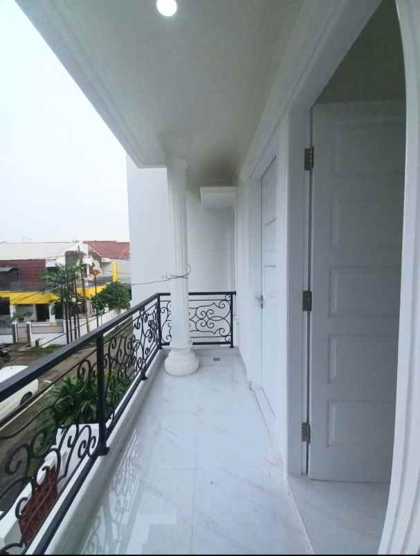 dijual rumah jalan malaka pondok kelapa