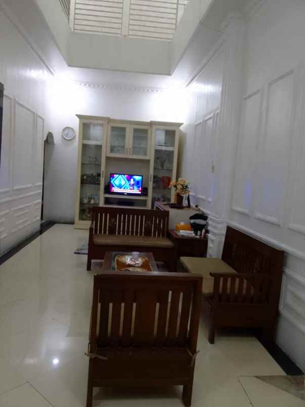 dijual rumah jalan manggis