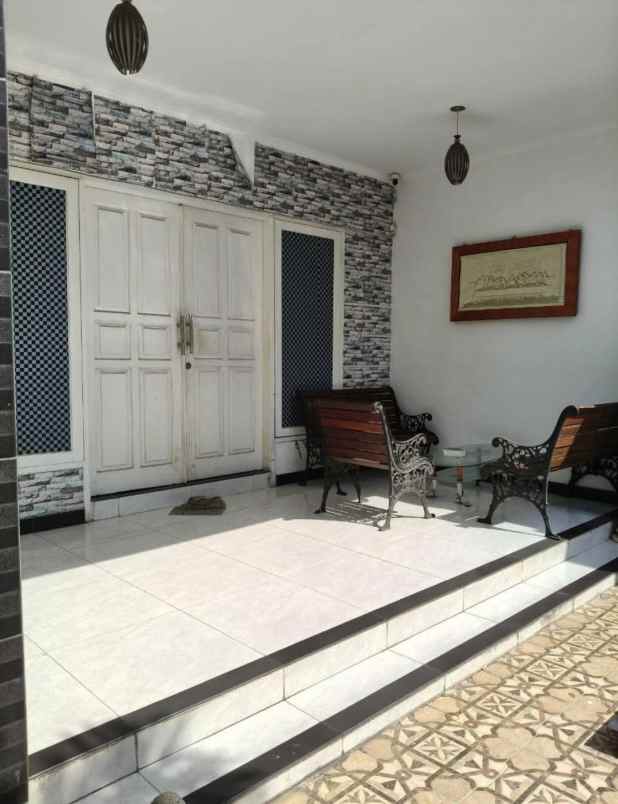 dijual rumah jalan manyar tirtoasri
