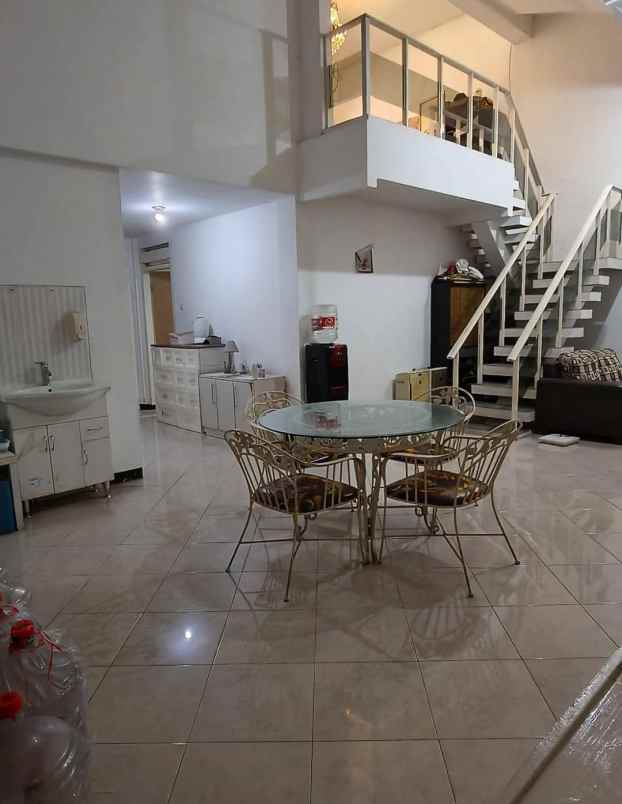 dijual rumah jalan manyar tirtoasri