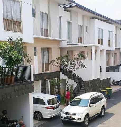 dijual rumah jalan nangka raya