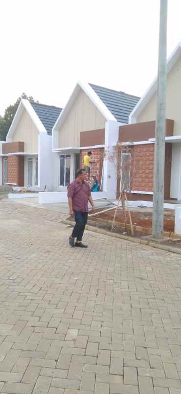 dijual rumah jalan raya cimahpar