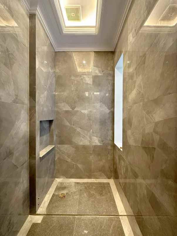 dijual rumah jalan raya jagakarsa