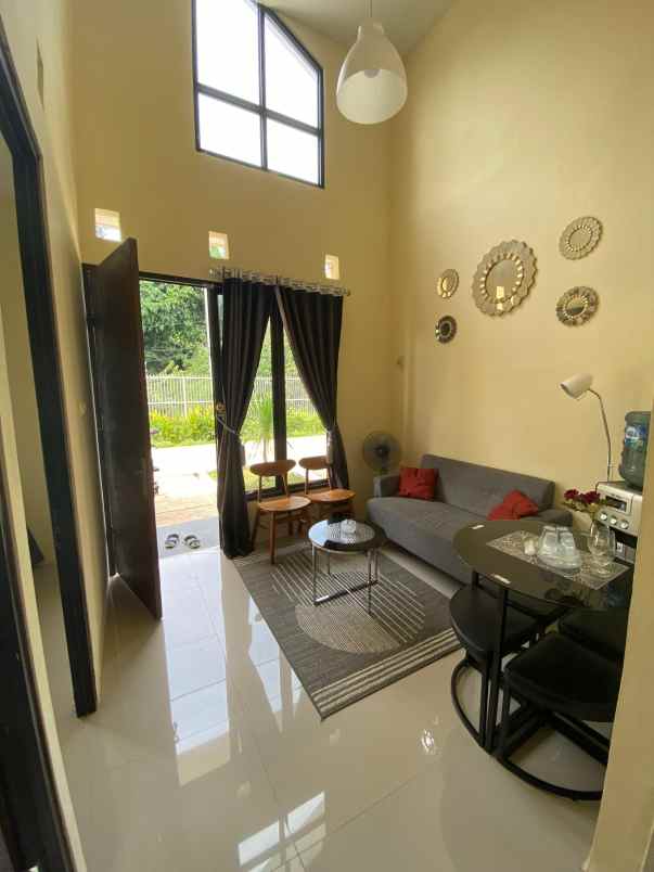 dijual rumah jalan raya kalisuren