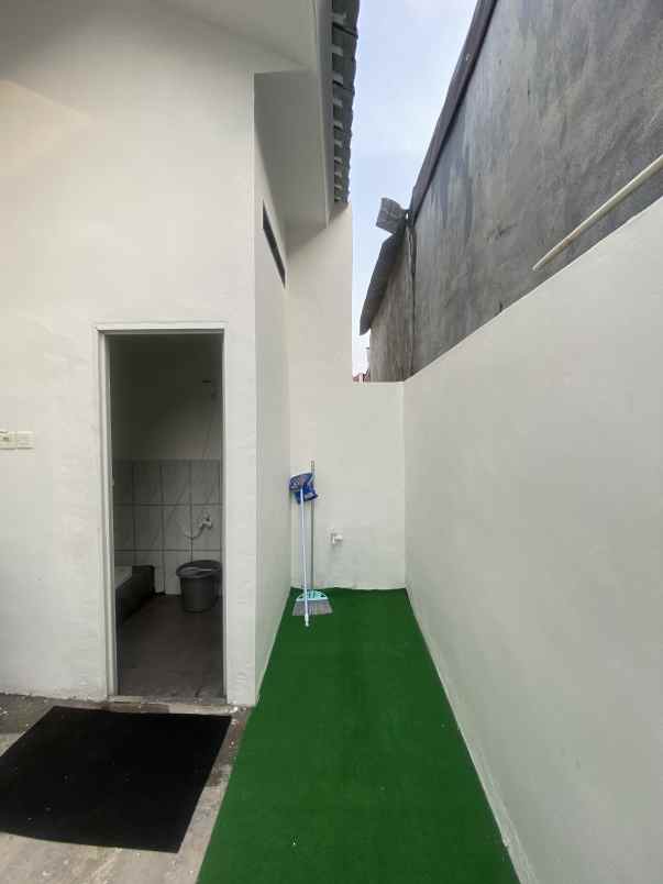 dijual rumah jalan raya megu cisoka