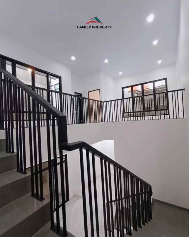 dijual rumah jalan raya meruya jakarta