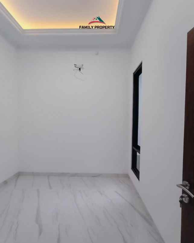 dijual rumah jalan raya meruya jakarta