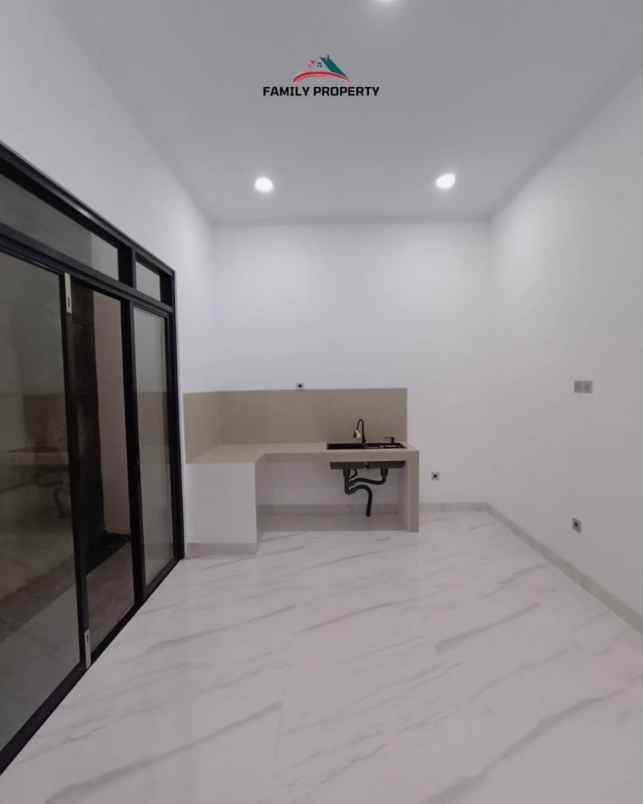 dijual rumah jalan raya meruya jakarta