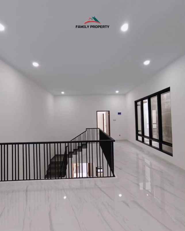 dijual rumah jalan raya meruya jakarta