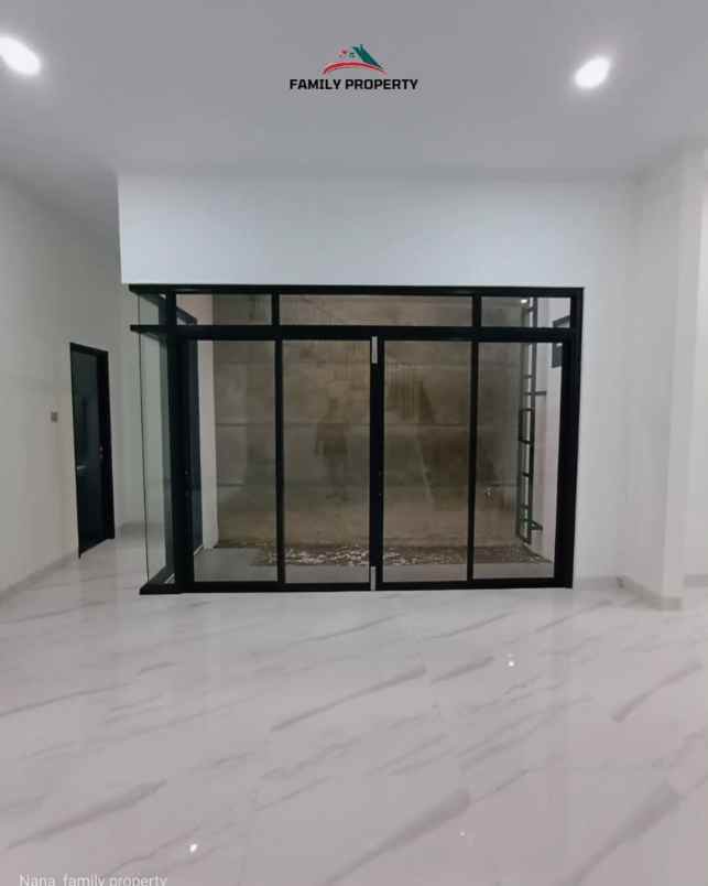 dijual rumah jalan raya meruya jakarta