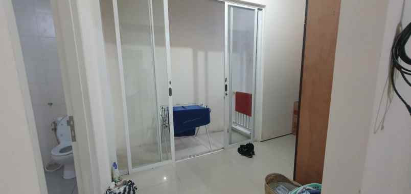 dijual rumah jalan royal residence