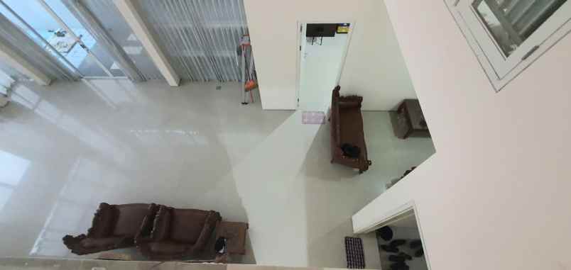dijual rumah jalan royal residence