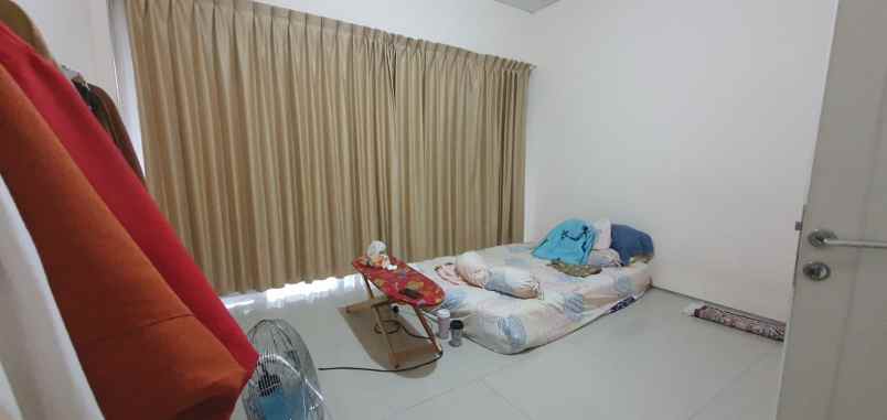 dijual rumah jalan royal residence
