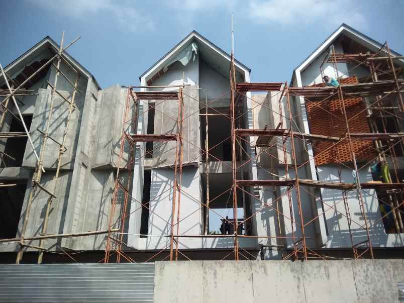 dijual rumah jalan rusa iv