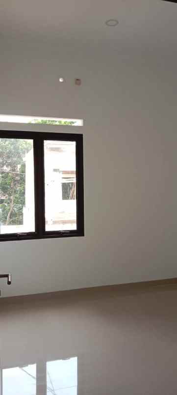 dijual rumah jalan salak