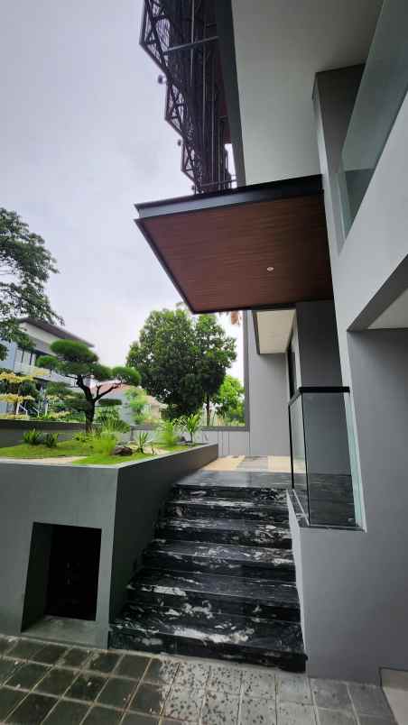 dijual rumah jalan somerset