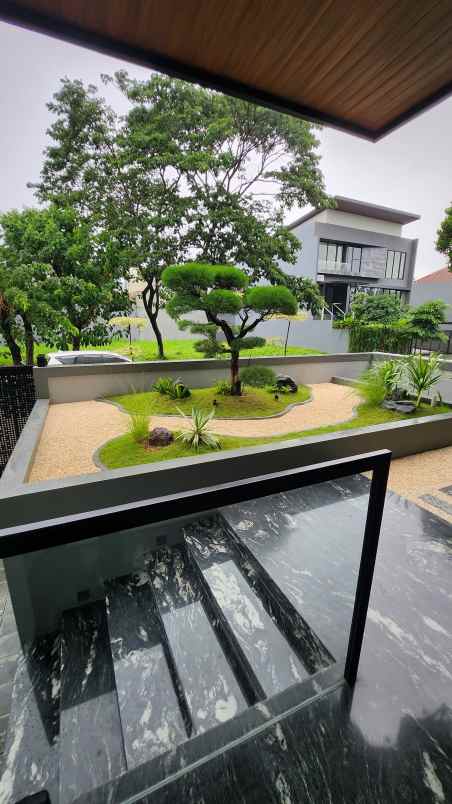 dijual rumah jalan somerset